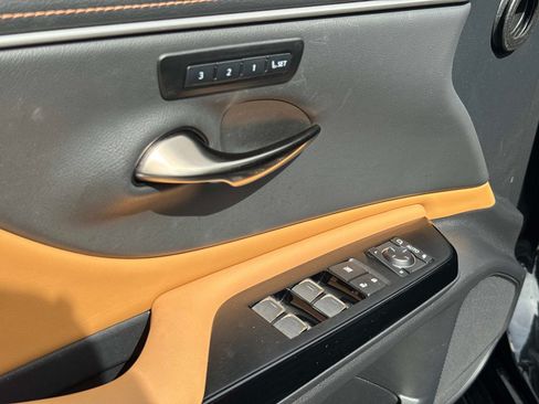 Used 2025 Lexus ES 350 w/ Premium Package FWD image 19