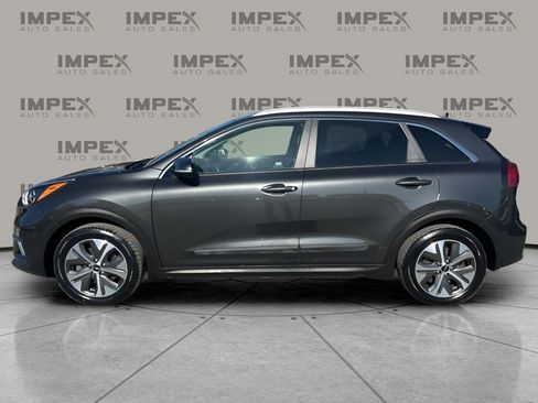 Used 2022 Kia Niro EX w/ Cold Weather Package image 2