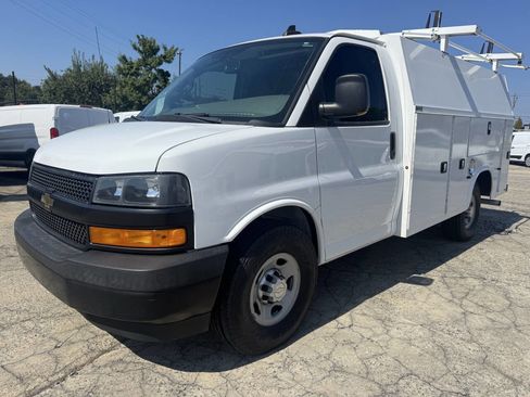 Used 2018 Chevrolet Express 3500 w/ Power Convenience Package image 3