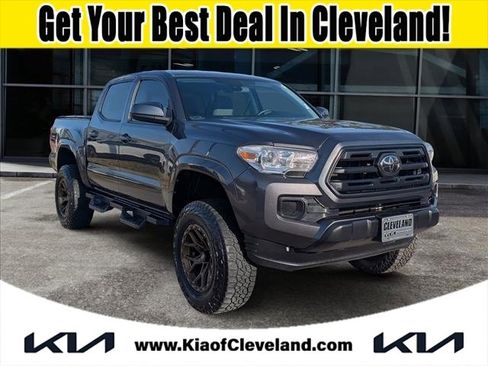 Used 2018 Toyota Tacoma SR image 1