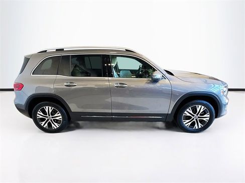 Certified 2025 Mercedes-Benz GLB 250 4MATIC image 4