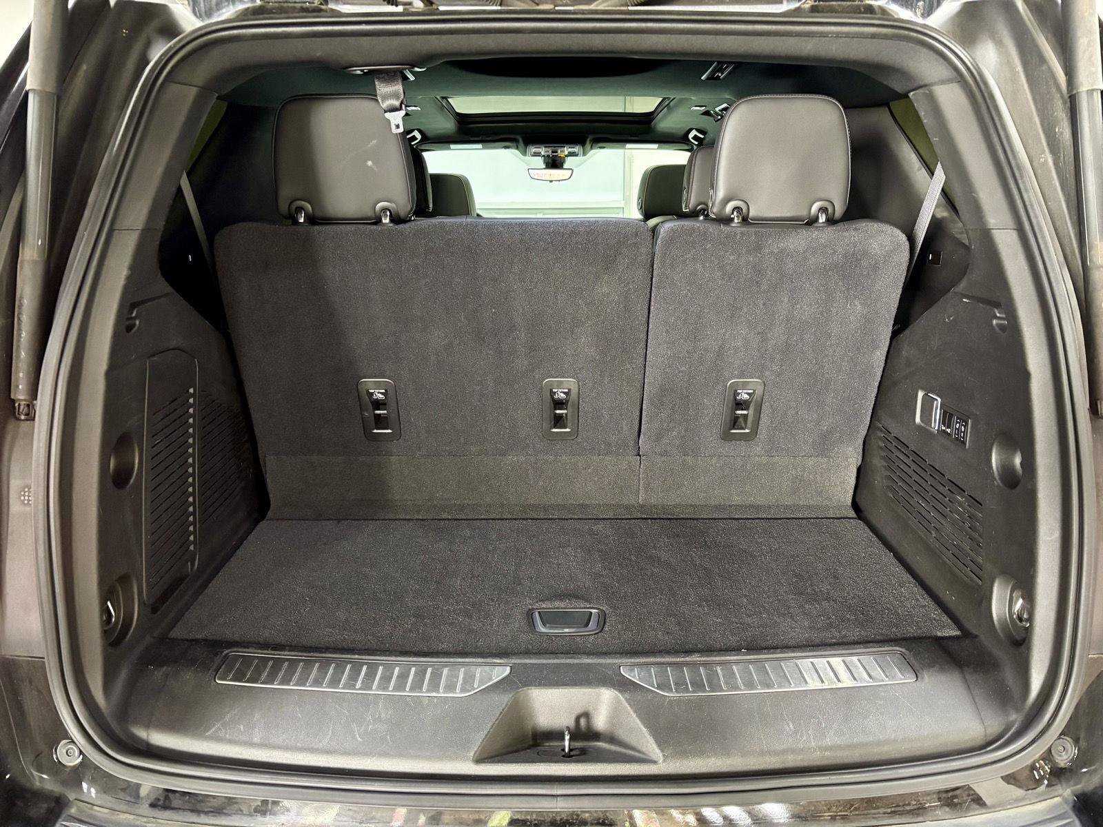Used 2021 Chevrolet Tahoe Premier w/ Premium Package RWD image 42