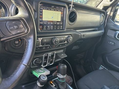 Used 2022 Jeep Gladiator Sport image 18