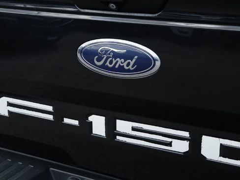 Used 2018 Ford F150 Lariat w/ Equipment Group 502A Luxury AWD/4WD image 9