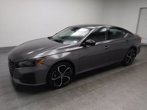 Used 2024 Nissan Altima 2.5 SR FWD image 2
