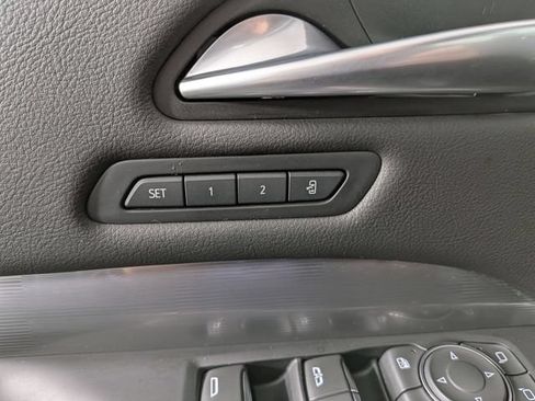 Used 2025 Cadillac XT4 Premium Luxury FWD image 9