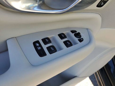 Certified 2025 Volvo XC90 T8 Plus w/ Protection Package Premier image 27