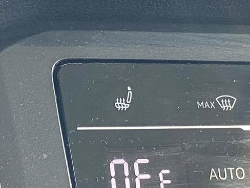 Certified 2022 Volkswagen Tiguan SE w/ Panoramic Sunroof Package image 14