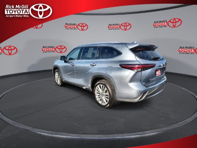 Used 2024 Toyota Highlander Platinum AWD/4WD image 6