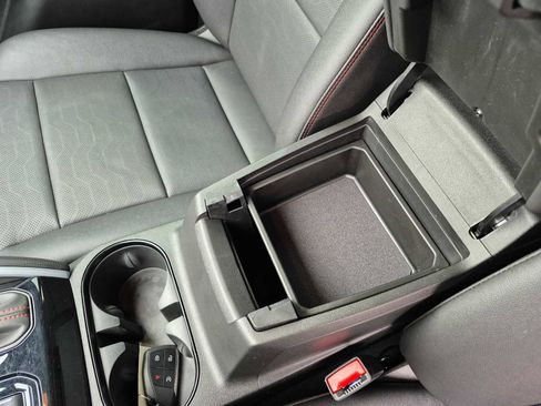 Used 2023 Chevrolet Colorado Z71 w/ Z71 Convenience Package 2 image 25