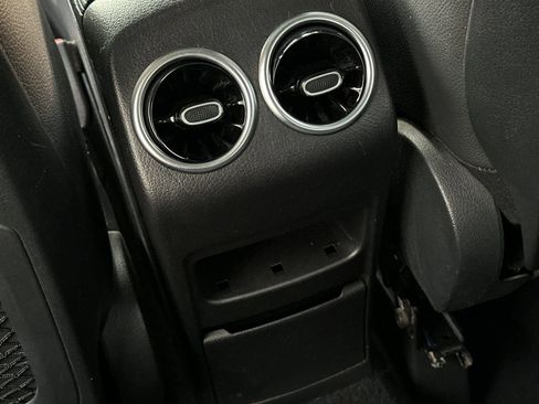 Used 2021 Mercedes-Benz GLA 250 4MATIC image 30