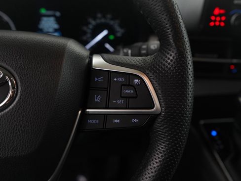 Used 2023 Toyota Sienna XLE image 19