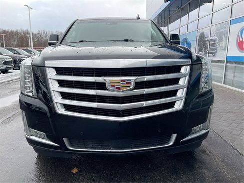 Used 2016 Cadillac Escalade Premium image 31