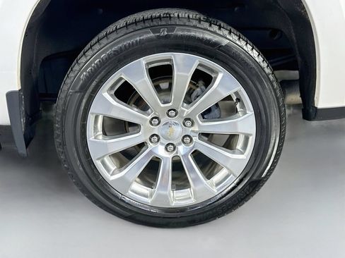 Used 2022 Chevrolet Silverado 1500 High Country w/ Technology Package AWD/4WD image 35