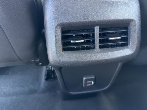 Used 2024 Chevrolet Equinox LT image 23