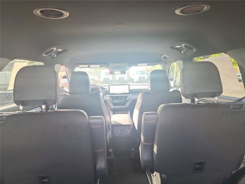 New 2026 Ford Explorer ST-Line w/ ST-Line Street Pack image 19