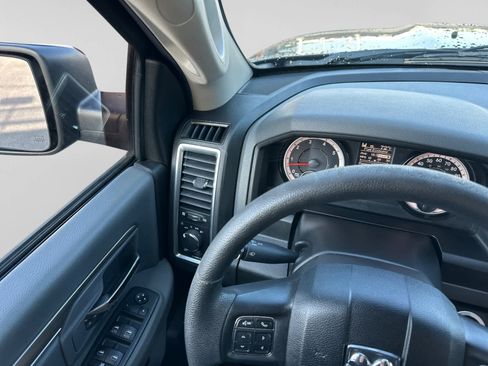 Used 2019 RAM 1500 Classic SLT RWD image 29
