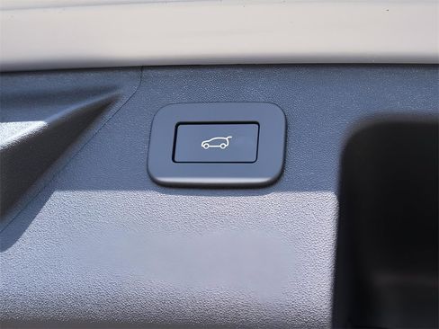 New 2025 Land Rover Discovery Sport Dynamic SE image 17