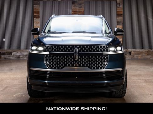 Used 2025 Lincoln Navigator Reserve image 4