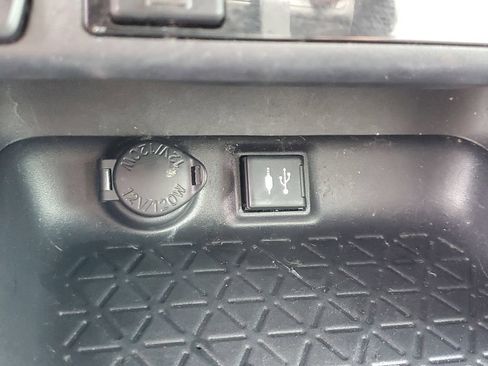 Used 2019 Toyota RAV4 XLE w/ Convenience Package FWD image 21