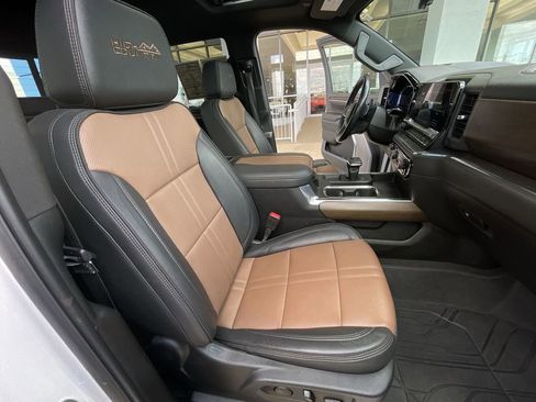 Used 2024 Chevrolet Silverado 1500 High Country w/ High Country Premium Package AWD/4WD image 28