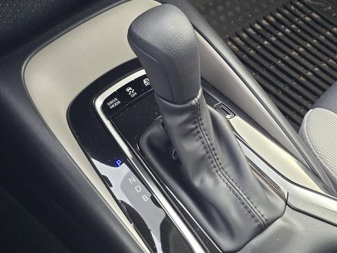 Used 2024 Toyota Corolla LE w/ LE Convenience Package image 10