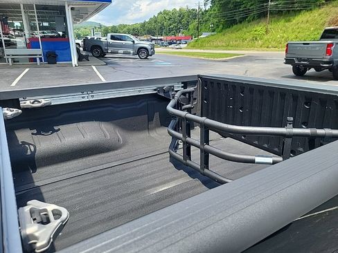 Used 2021 Nissan Frontier SV w/ Midnight Edition Floor Mats AWD/4WD image 14