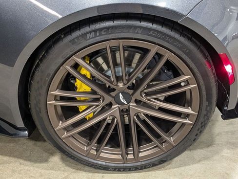 Used 2025 Aston Martin V8 Vantage Coupe RWD image 20