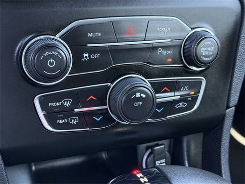 Used 2020 Dodge Charger SXT image 18