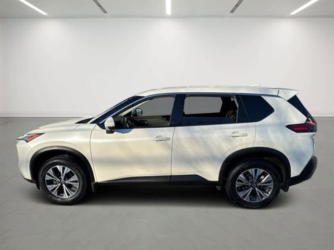 Used 2021 Nissan Rogue SV image 3