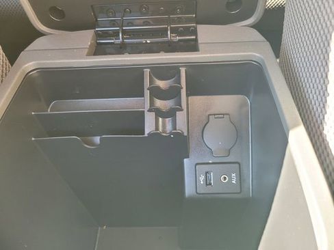 Used 2016 Nissan Frontier SV image 25