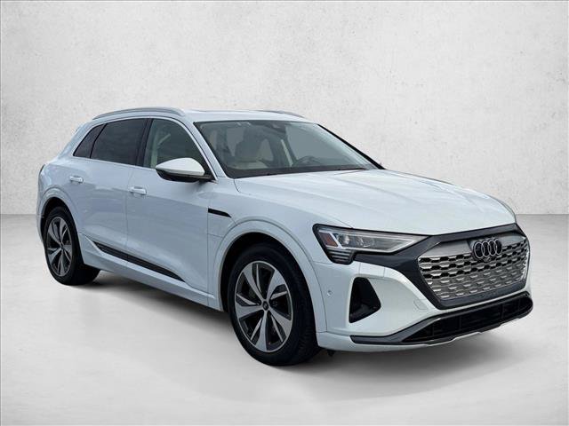 Used 2024 Audi Q8 e-tron Premium Plus AWD/4WD image 3