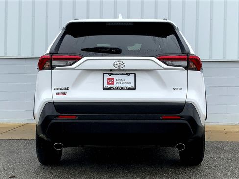 Used 2021 Toyota RAV4 XLE FWD image 5