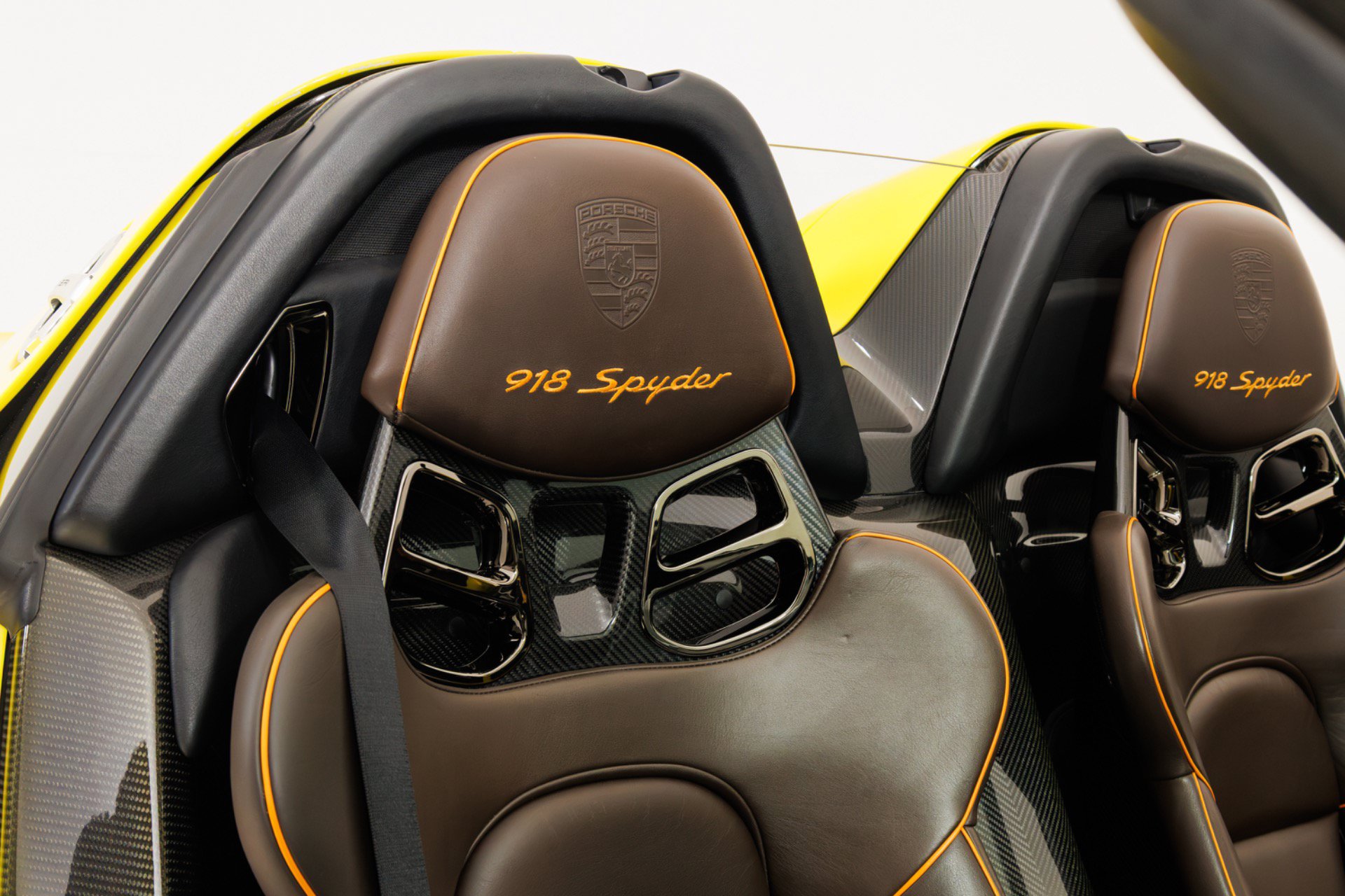 Used 2015 Porsche 918 Spyder AWD/4WD image 35