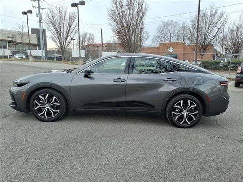 Used 2023 Toyota Crown Limited image 6