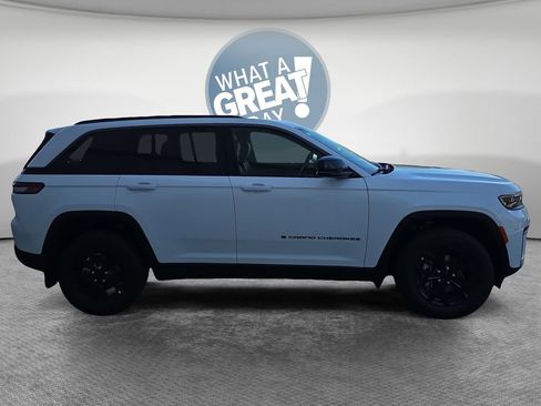 New 2026 Jeep Grand Cherokee 4WD image 2