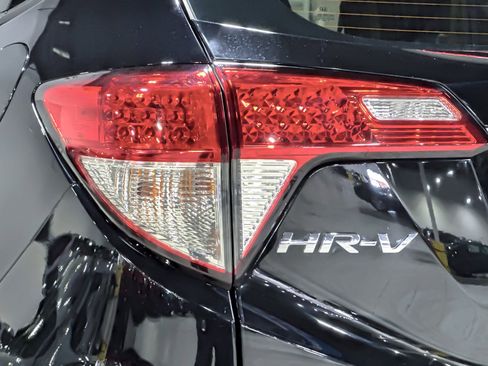 Used 2021 Honda HR-V LX image 12