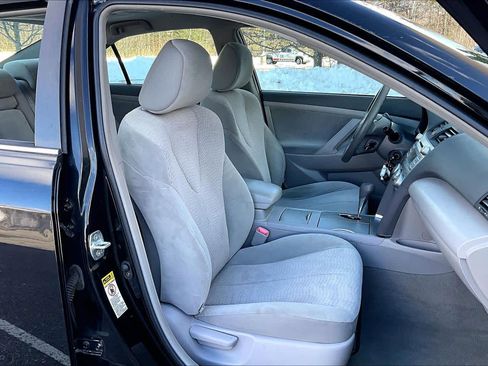 Used 2011 Toyota Camry LE image 7