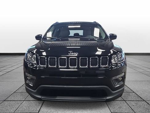 Used 2018 Jeep Compass Latitude image 2