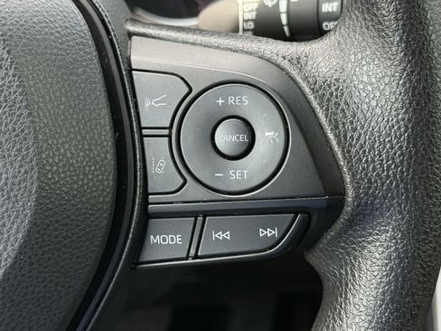 Used 2025 Toyota RAV4 XLE AWD/4WD image 30
