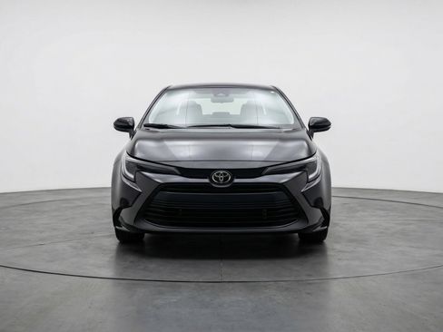 Used 2025 Toyota Corolla LE FWD image 2