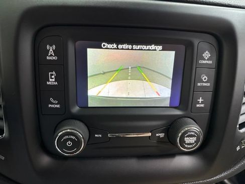 Used 2018 Jeep Compass Sport FWD image 2