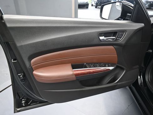 Used 2017 Acura TLX V6 image 16