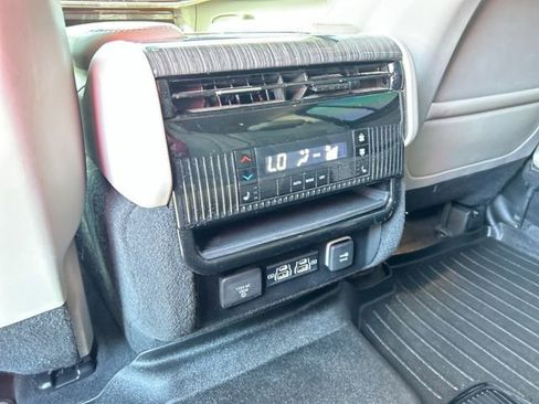 Used 2022 Jeep Wagoneer Series III w/ Premium Group I AWD/4WD image 24