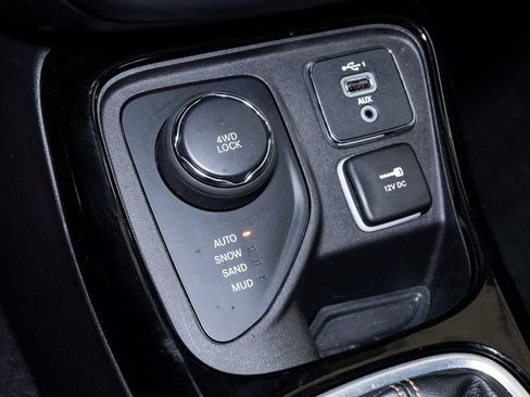 Used 2019 Jeep Compass Limited AWD/4WD image 17