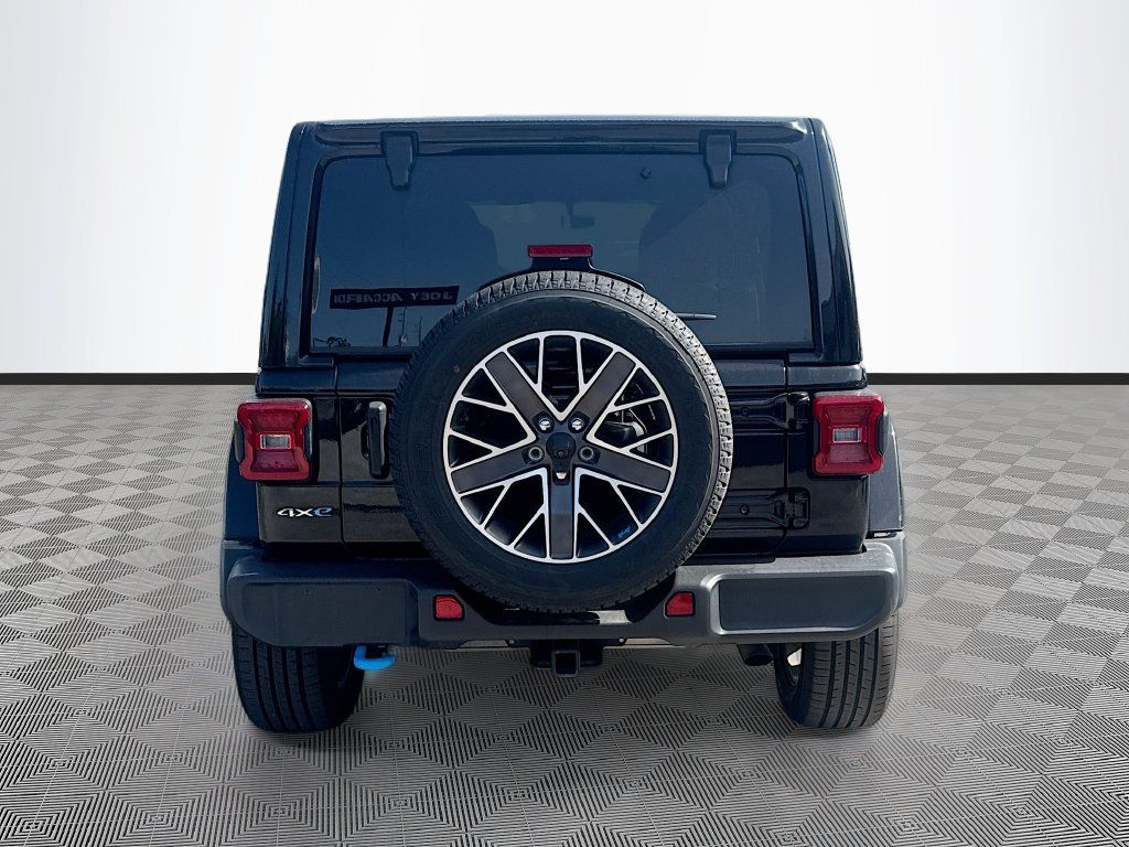 Used 2023 Jeep Wrangler Unlimited Sahara w/ Cold Weather Group AWD/4WD image 7