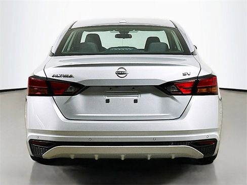 Used 2024 Nissan Altima 2.5 SV image 6