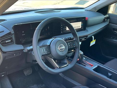 New 2025 Nissan Kicks SR AWD/4WD image 8