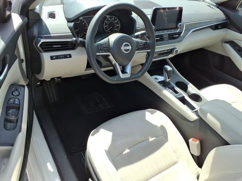 Used 2025 Nissan Altima 2.5 SV FWD image 7