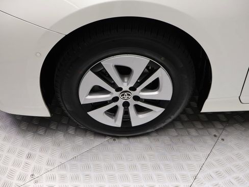 Used 2018 Toyota Prius Four FWD image 4